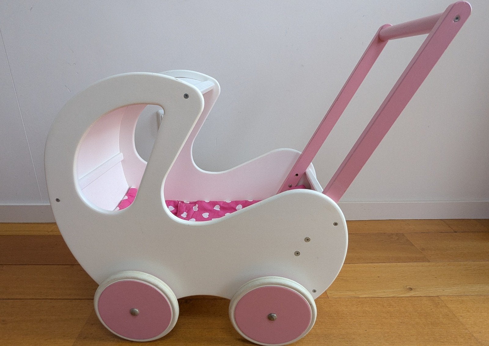 Houten poppenwagen wit en roze, Ophalen of Verzenden, Gebruikt, Babypop