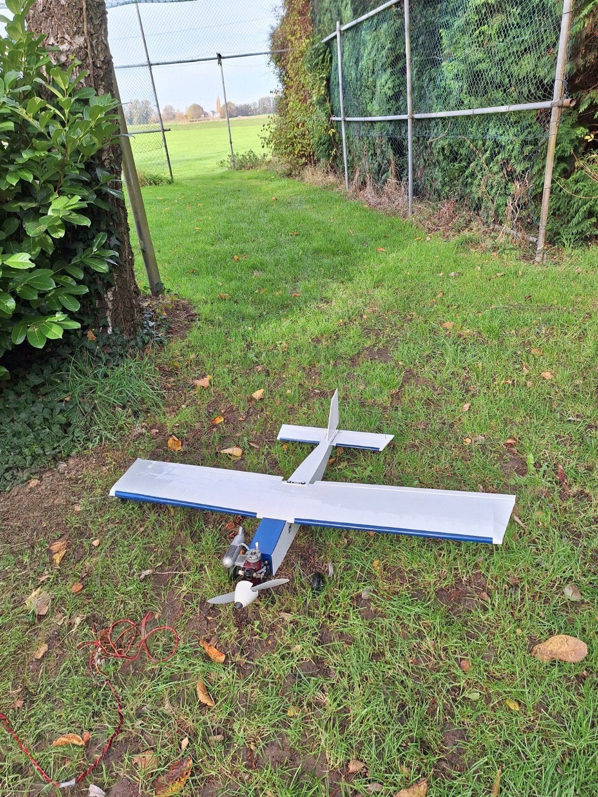 Te koop :  BoxFly modelvliegtuig ., Ophalen