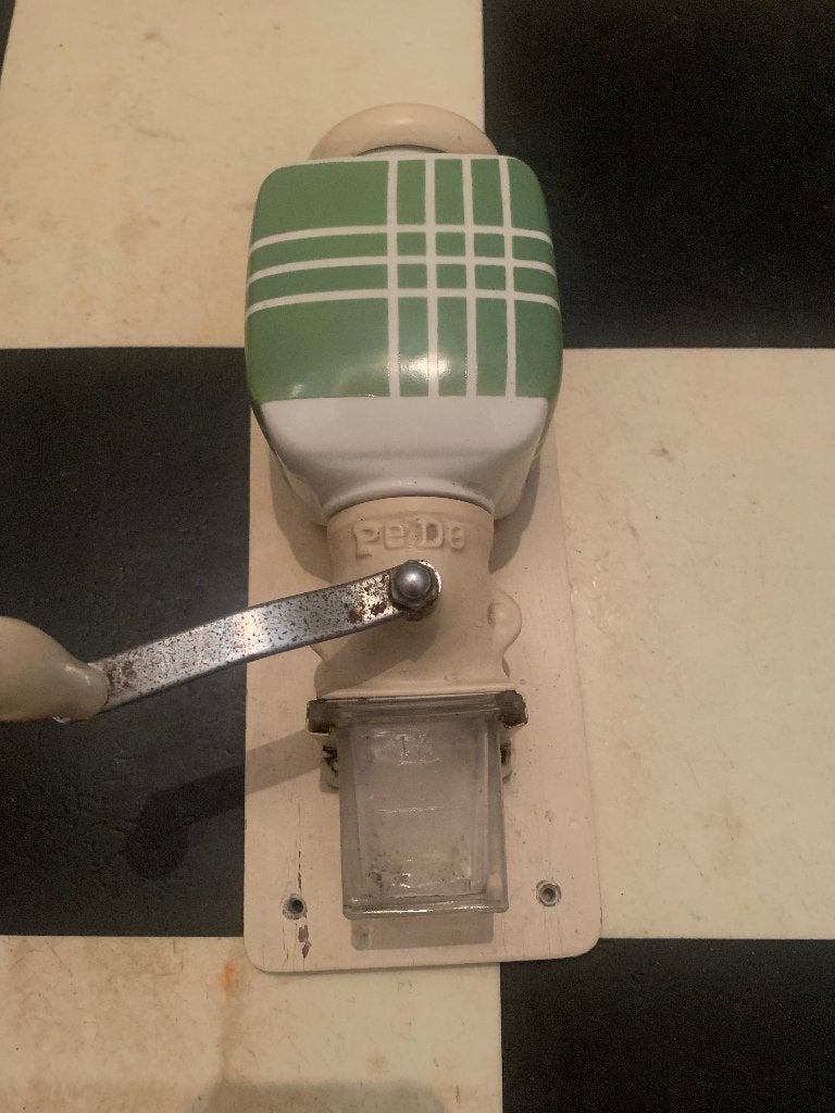 Koffie molen, Ophalen