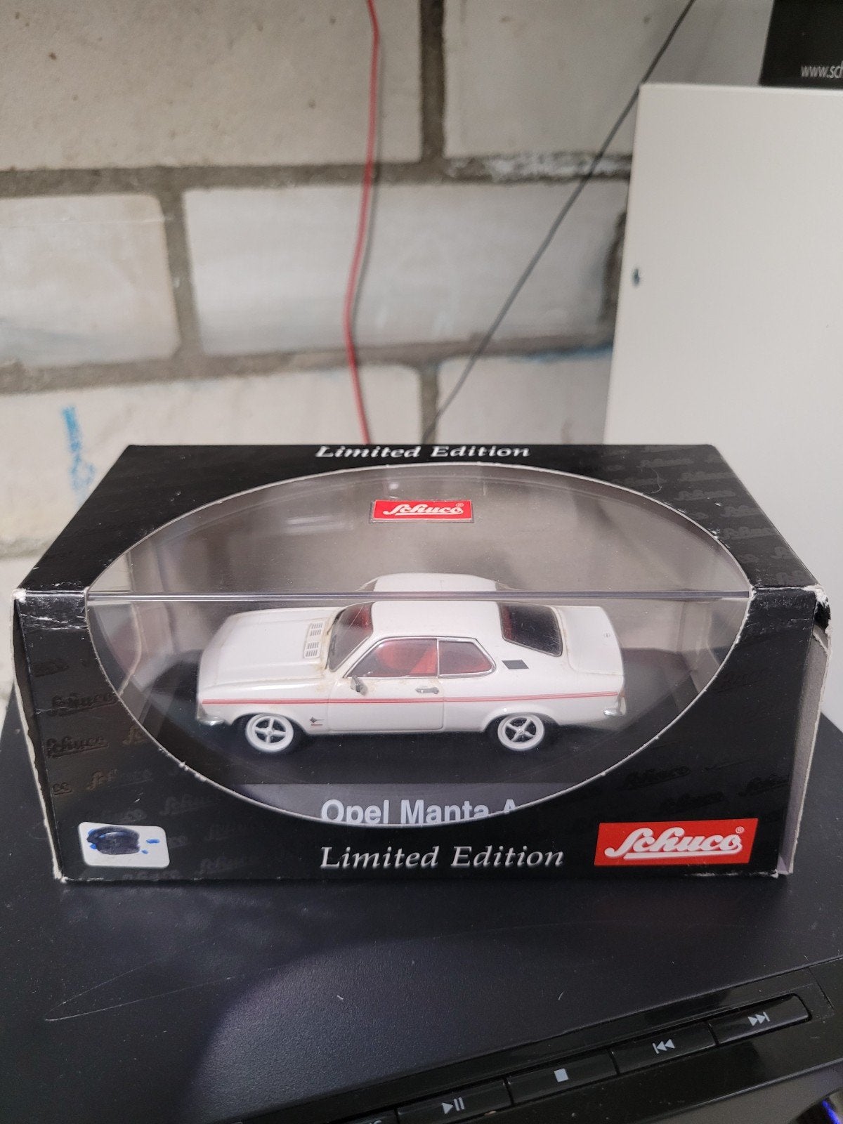 opel manta A ''swinger'' schuco 1:43, Hobby en Vrije tijd, Modelauto's | 1:43, Ophalen of Verzenden, Zo goed als nieuw, Auto, Schuco