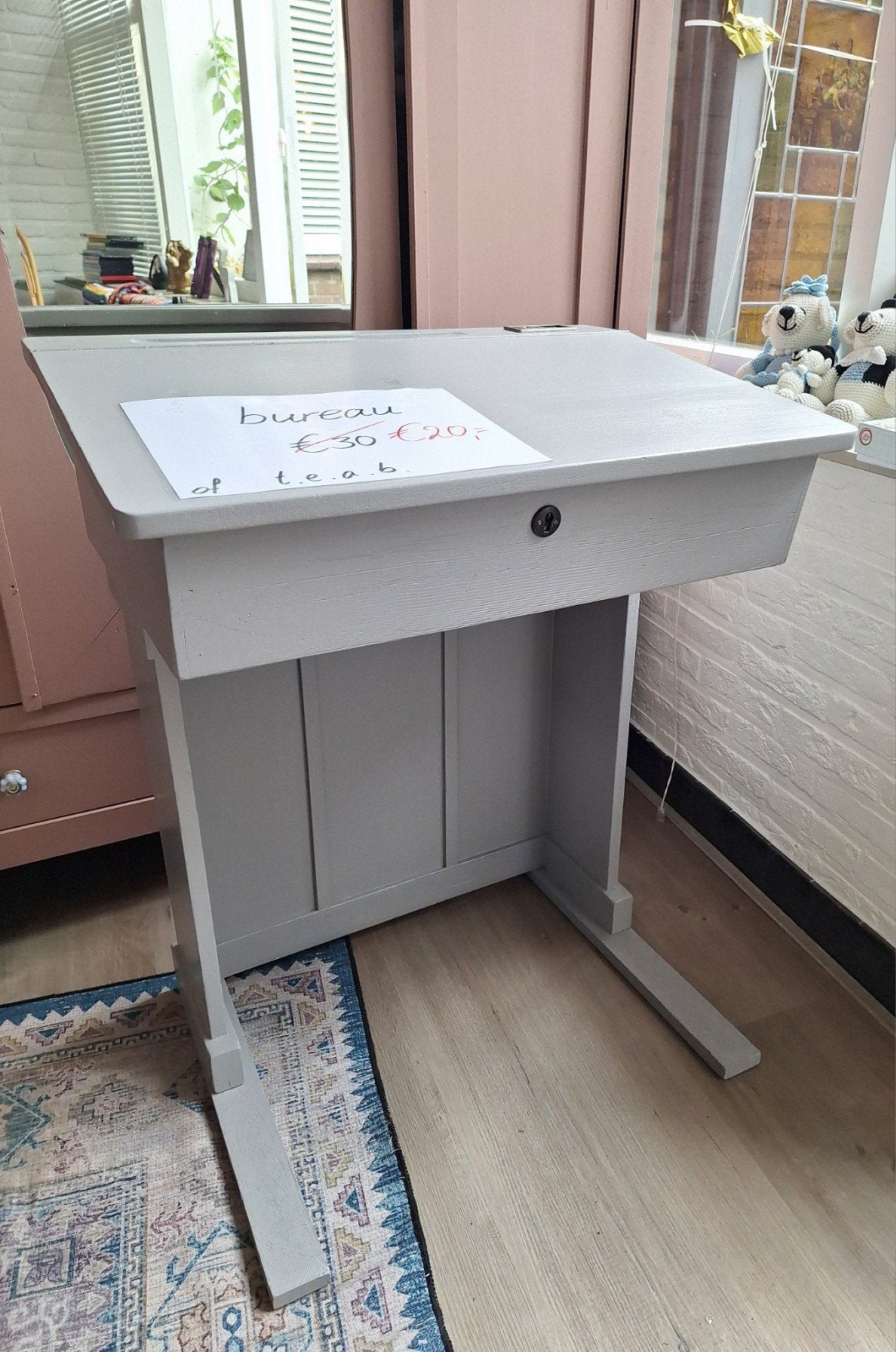 Vintage kinderbureau - Grijs houten schoolbureau, Ophalen, Opbergruimte, Gebruikt, Hout