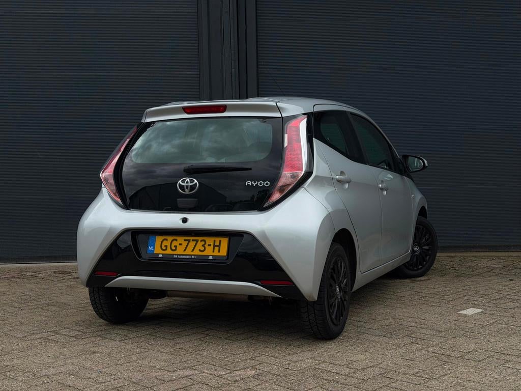Toyota Aygo 1.0 VVT-i | Airco | Achteruitrijcamera | NWE APK, Voorwielaandrijving, Euro 5, Gebruikt, 4 stoelen