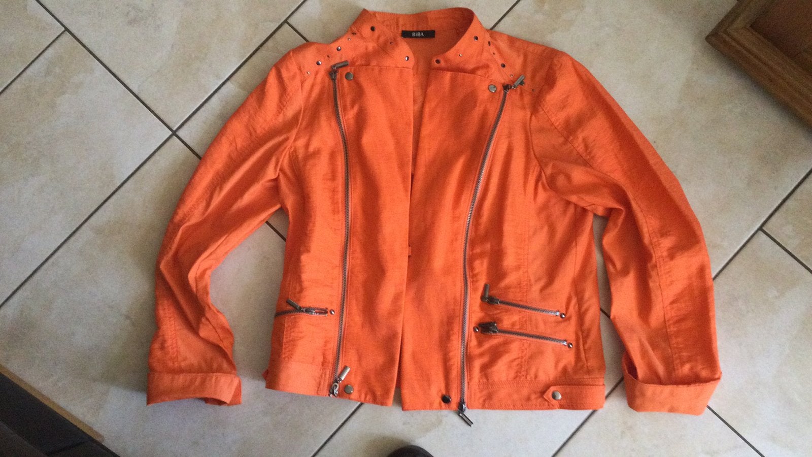 Slechts 2 keer gebruikt  valt klein  mooi oranje, Ophalen, Zo goed als nieuw