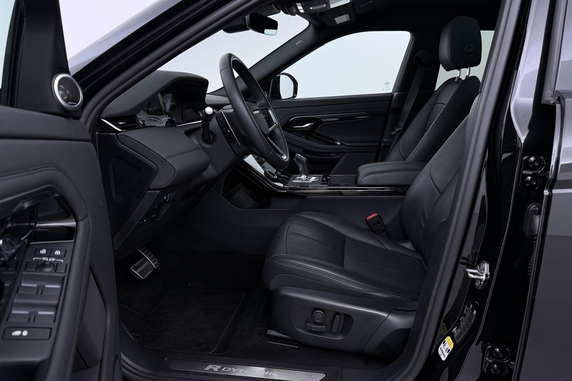 Land Rover Range Rover Evoque P300e R-Dynamic SE | ACC | Pan, Auto's, Automaat, Stof, 15 kWh, Zwart