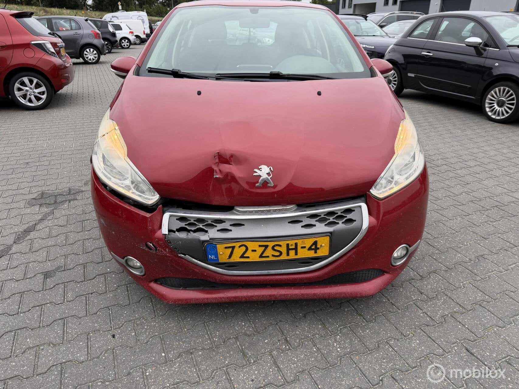 Peugeot 208 1.4 e-HDi Active schade vieze auto, Auto's, Stof, 4 cilinders, 96 €/maand, 68 pk