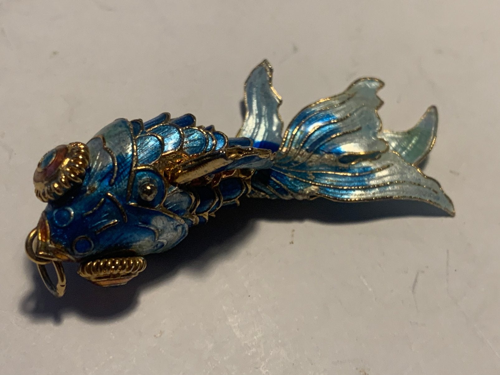 Chinese Enamel Cloisonne Gold White Blue Koi Fish Pendant, Sieraden, Tassen en Uiterlijk, Ophalen of Verzenden, Zilver, Hanger