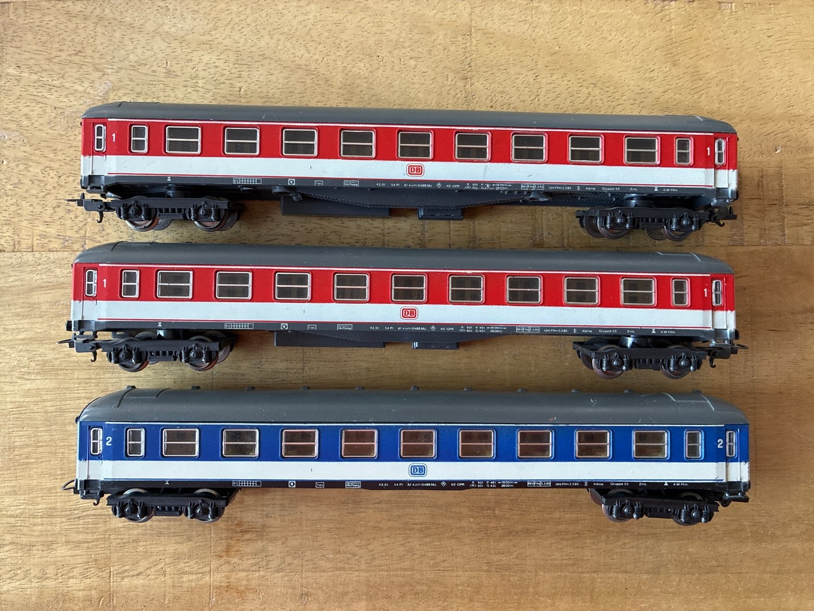 Lima DB Passagierswagons (2 Rood, 1 Blauw) - Gebruikt, Hobby en Vrije tijd, Gebruikt, Gelijkstroom, Wagon, Ophalen