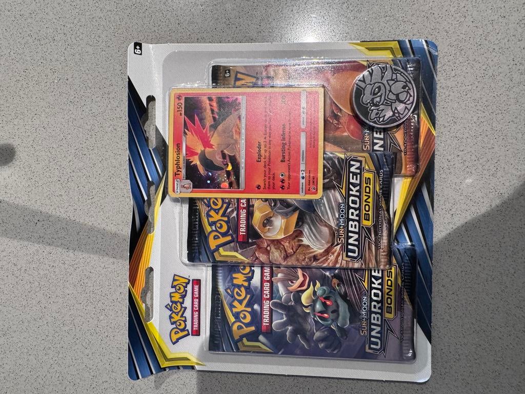 Pokémon TCG: Unbroken Bonds 3-Pack Blister (Typhlosion), Ophalen of Verzenden, Nieuw, Booster