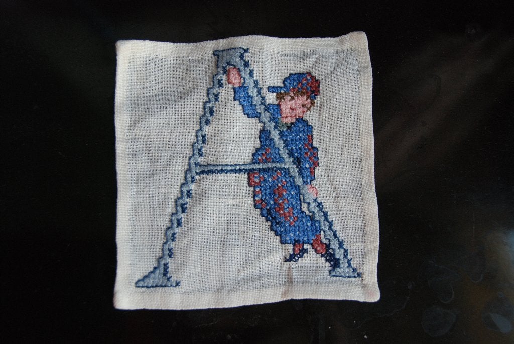 Brocante geborduurde letter A, Verzenden