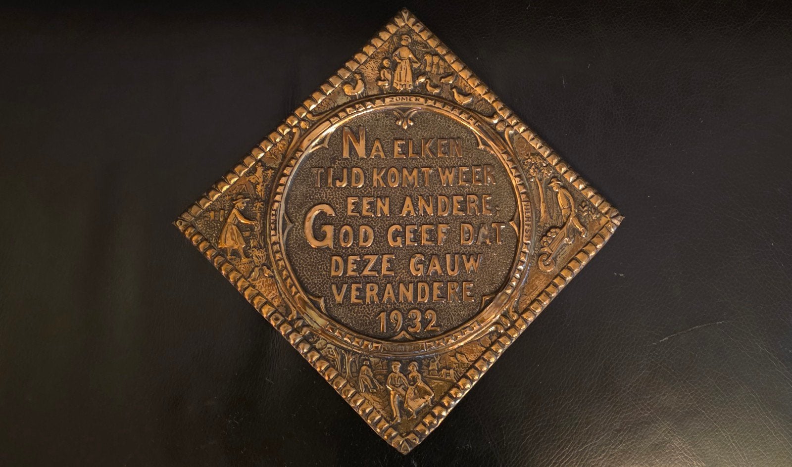 Antiek, koperen wandbord met oud-Hollandse spreuk, Ophalen of Verzenden, Koper