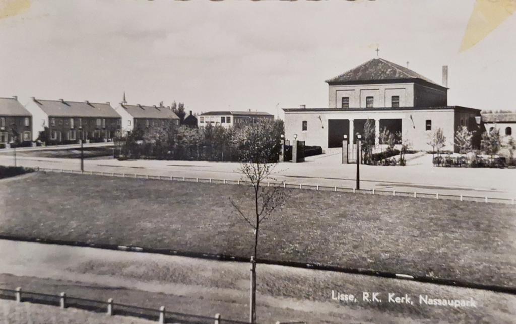 Fotokaart Lisse - R.K. Kerk, Nassaupark - 1959, Ophalen of Verzenden, 1940 tot 1960, Gelopen, Zuid-Holland