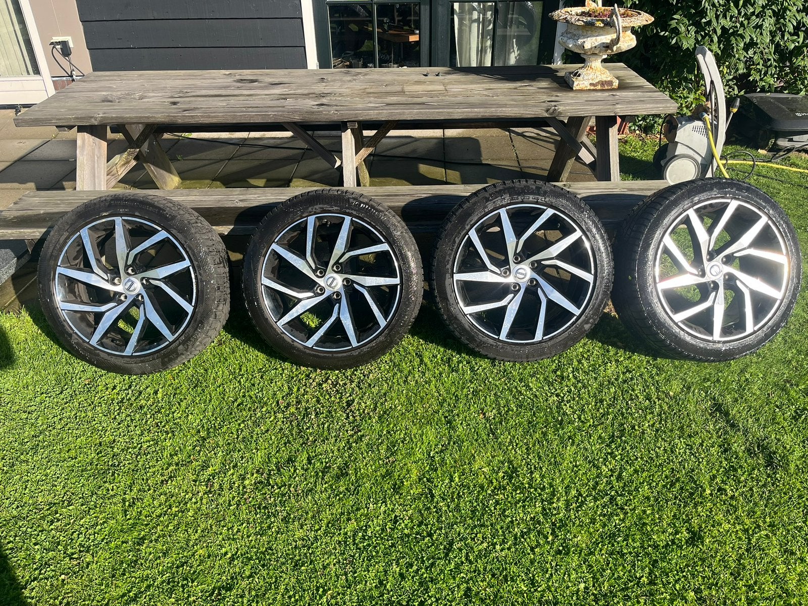 Set Volvo winterbanden 245/50 R18, Ophalen, 18 inch, Banden en Velgen, Winterbanden