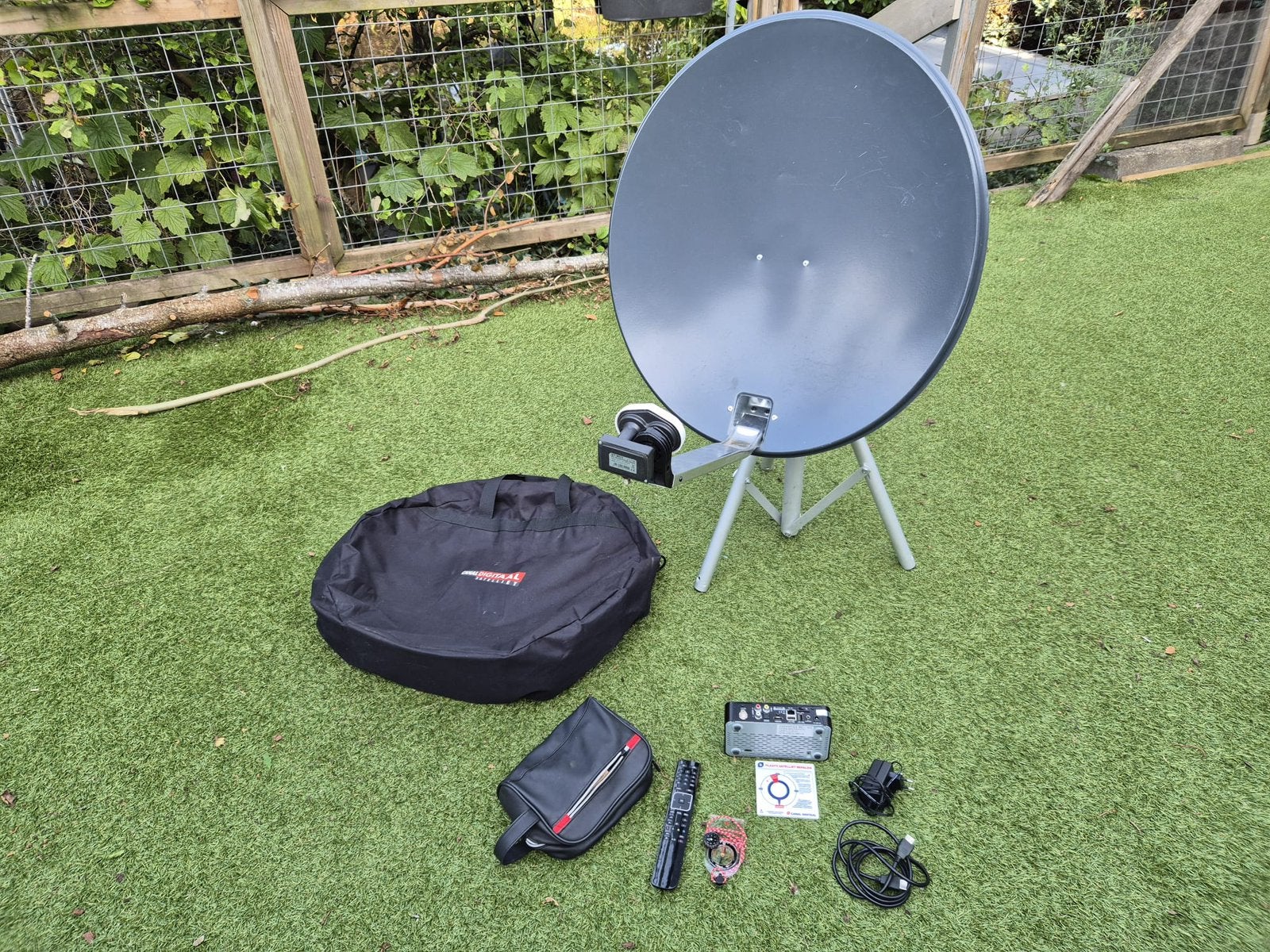 Schotelantenne set canal digitaal, Ophalen, Zo goed als nieuw, Overige merken