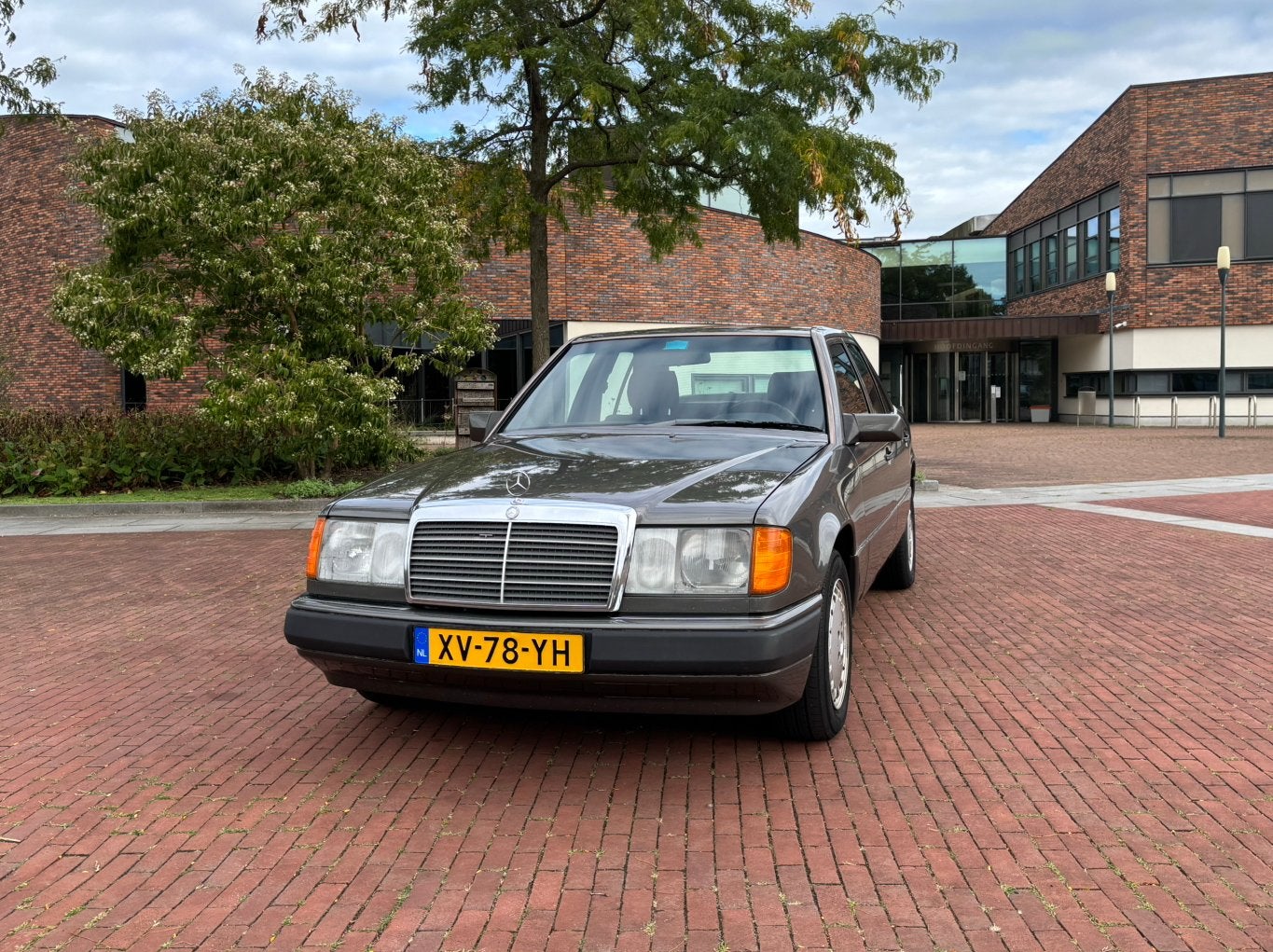Mercedes-Benz 200-500 Serie 260 E W124 AUT 1990 origineel NL, Automaat, Dealer onderhouden, 1440 kg, Zwart
