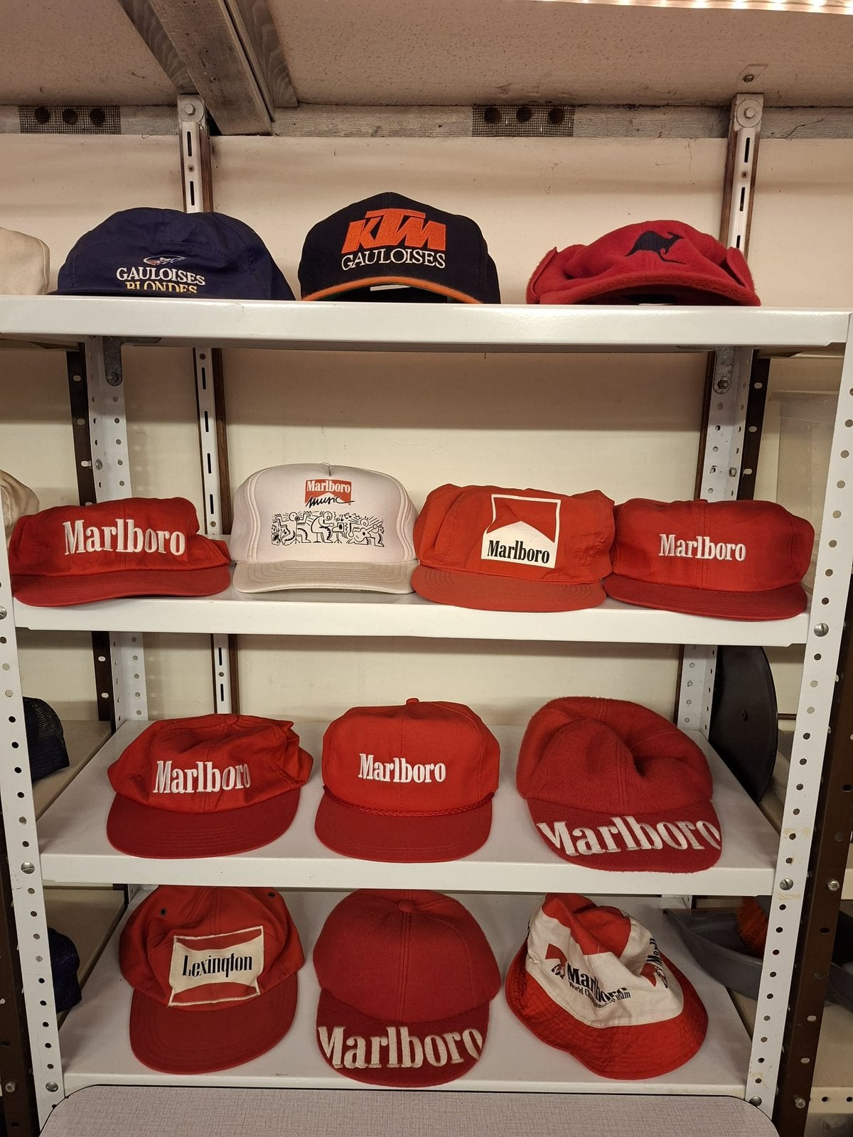 Petten Caps Marlboro en Gauloises Blondes, Ophalen of Verzenden, Zo goed als nieuw, One size fits all