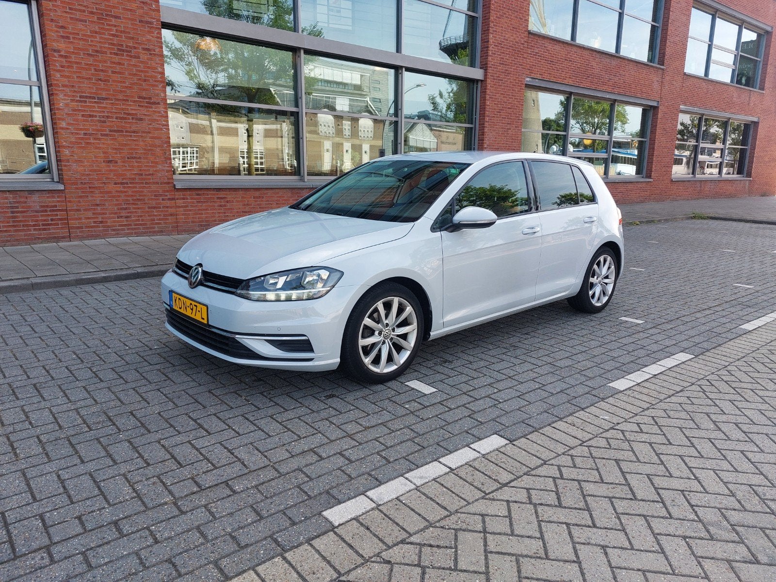 Volkswagen Golf 1.0 TSI 110pk 5D 2018 Grijs, Voorwielaandrijving, Euro 6, Handgeschakeld, 3 cilinders