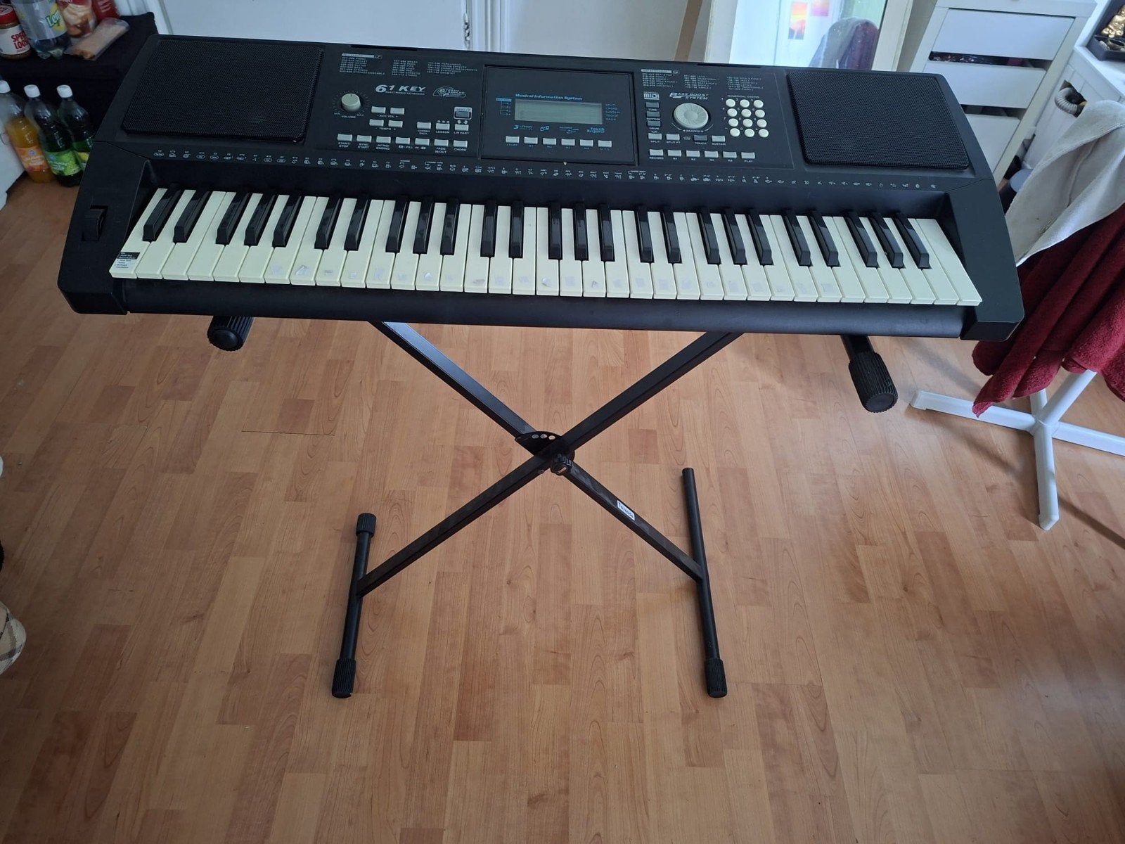 Elektronisch keyboard met standaard en bladmuziekhouder, Muziek en Instrumenten, Keyboards, Met standaard, Ophalen, Overige merken