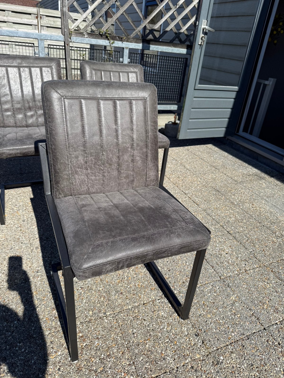 Set van 4 echte leren donkergrijze eetkamerstoelen, Ophalen, Zo goed als nieuw, Leer