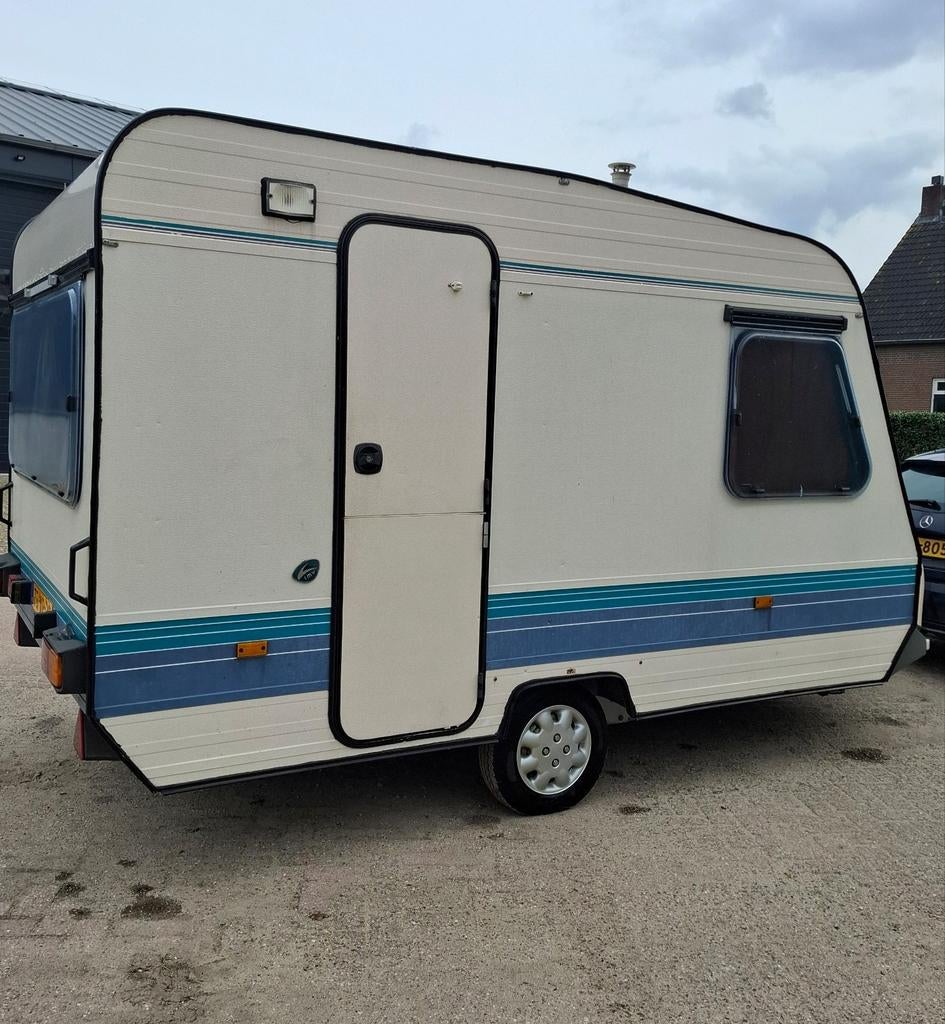 nette adria caravan met voortent en luifel, Koelkast, Particulier, Adria, 500 - 750 kg