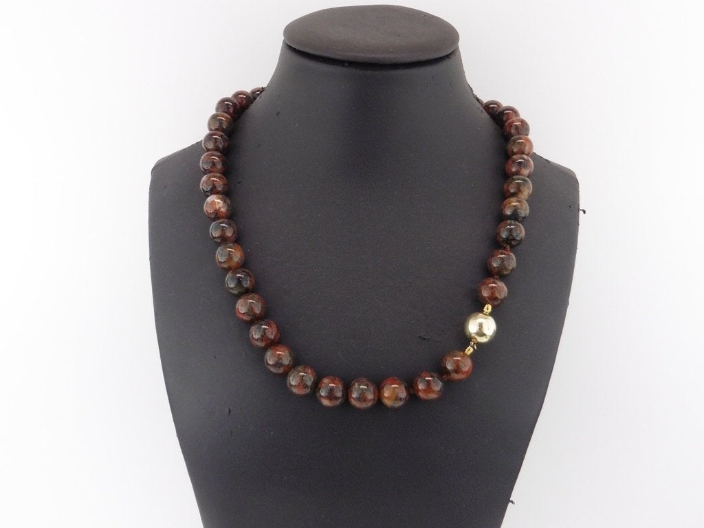 Jaspis collier gouden slot                               D46