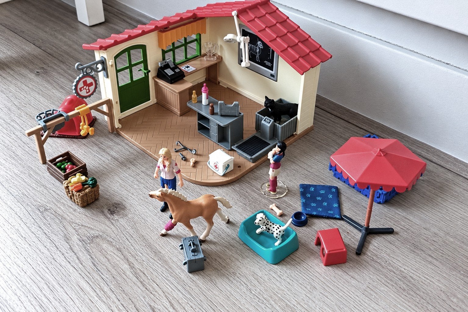 Schleich Dierenkliniek dierenarts met extra's, Ophalen of Verzenden, Zo goed als nieuw, Jongen of Meisje