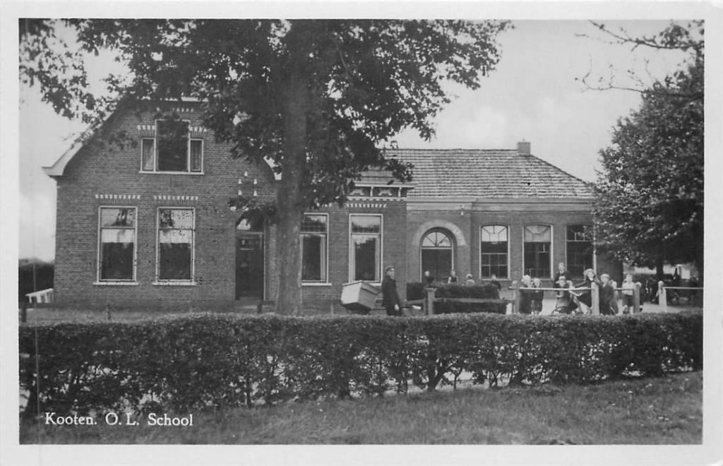 381-403-031 Kooten School Kootstertille, Verzamelen, Verzenden, Voor 1920, Friesland