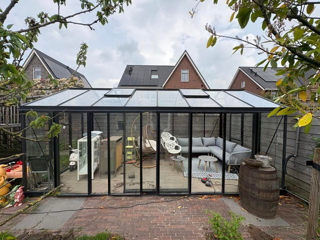 Ruime aluminium met veiligheidsglas en schuifdeuren, Tuin en Terras, Tuinhuizen, Ophalen, 200 tot 400 cm, 3 ramen of meer, Overige typen