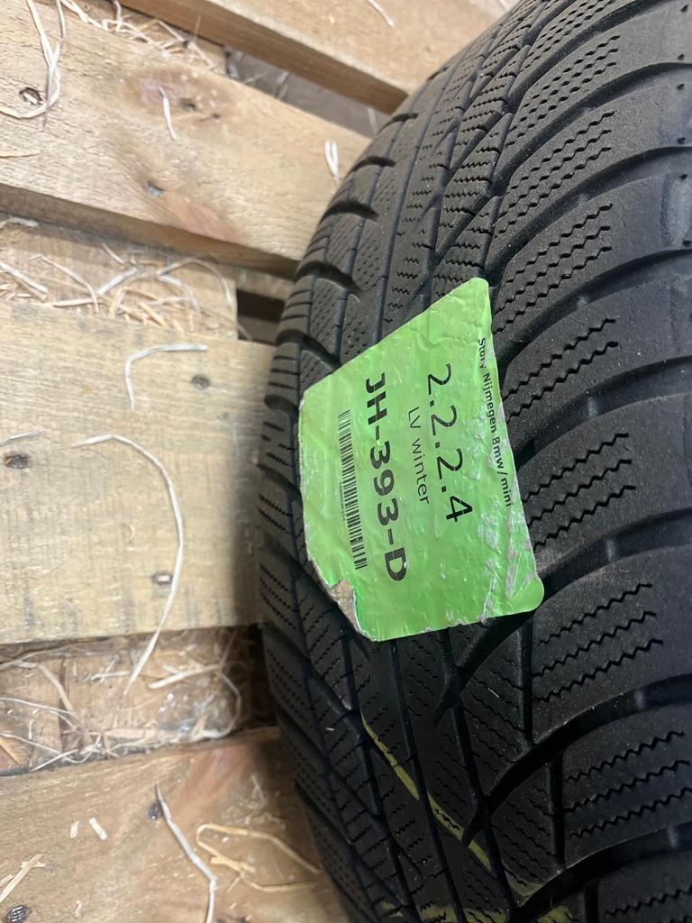 Set van 4 winterbanden BMW en originele BMW velgen, Auto-onderdelen, Banden en Velgen, Gebruikt, Banden en Velgen, 17 inch, Personenwagen