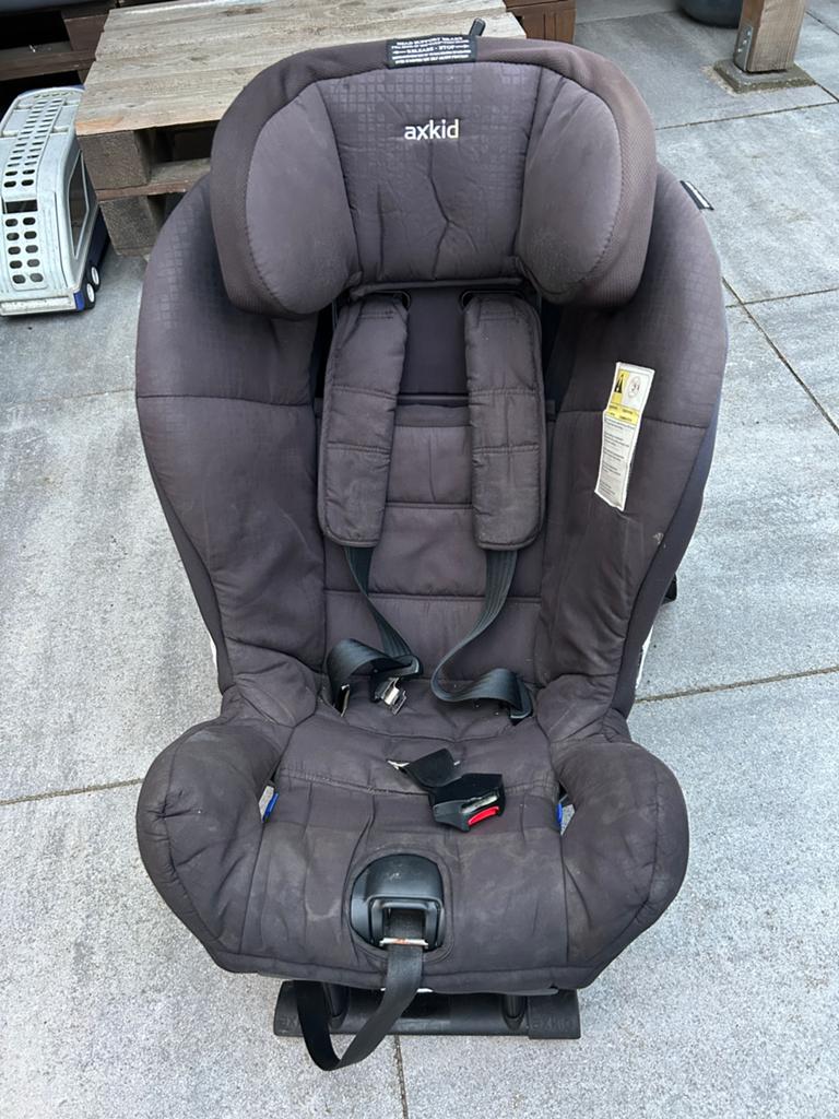 Axkid autostoeltje achterwaarts, Kinderen en Baby's, Autostoeltjes, Ophalen, Zo goed als nieuw, Overige merken, Autogordel