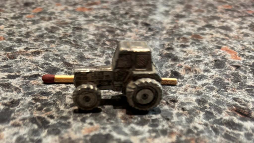 Verzilverde miniatuur same trekker, Ophalen, Zo goed als nieuw