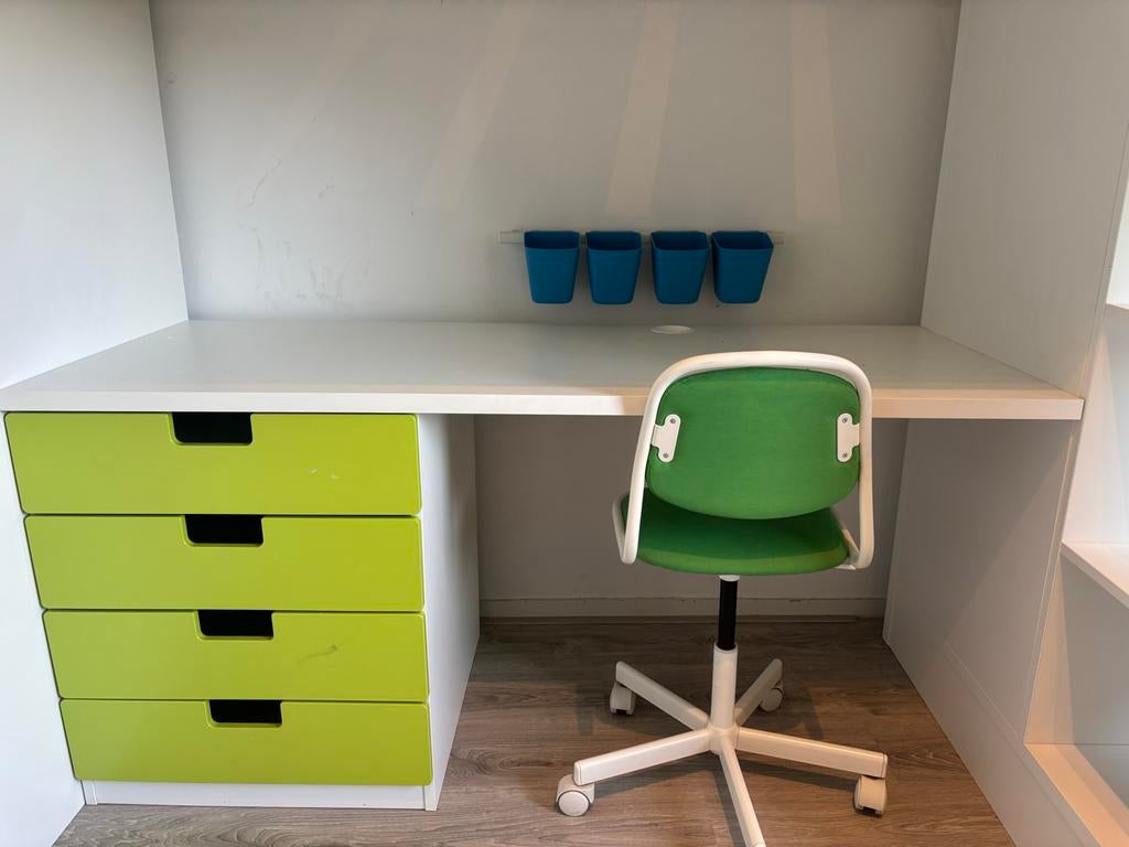 IKEA STUVA Hoogslaper + bureaustoel en + 4 bakjes en lampje, Kinderen en Baby's, Ophalen, Zo goed als nieuw, Overige typen