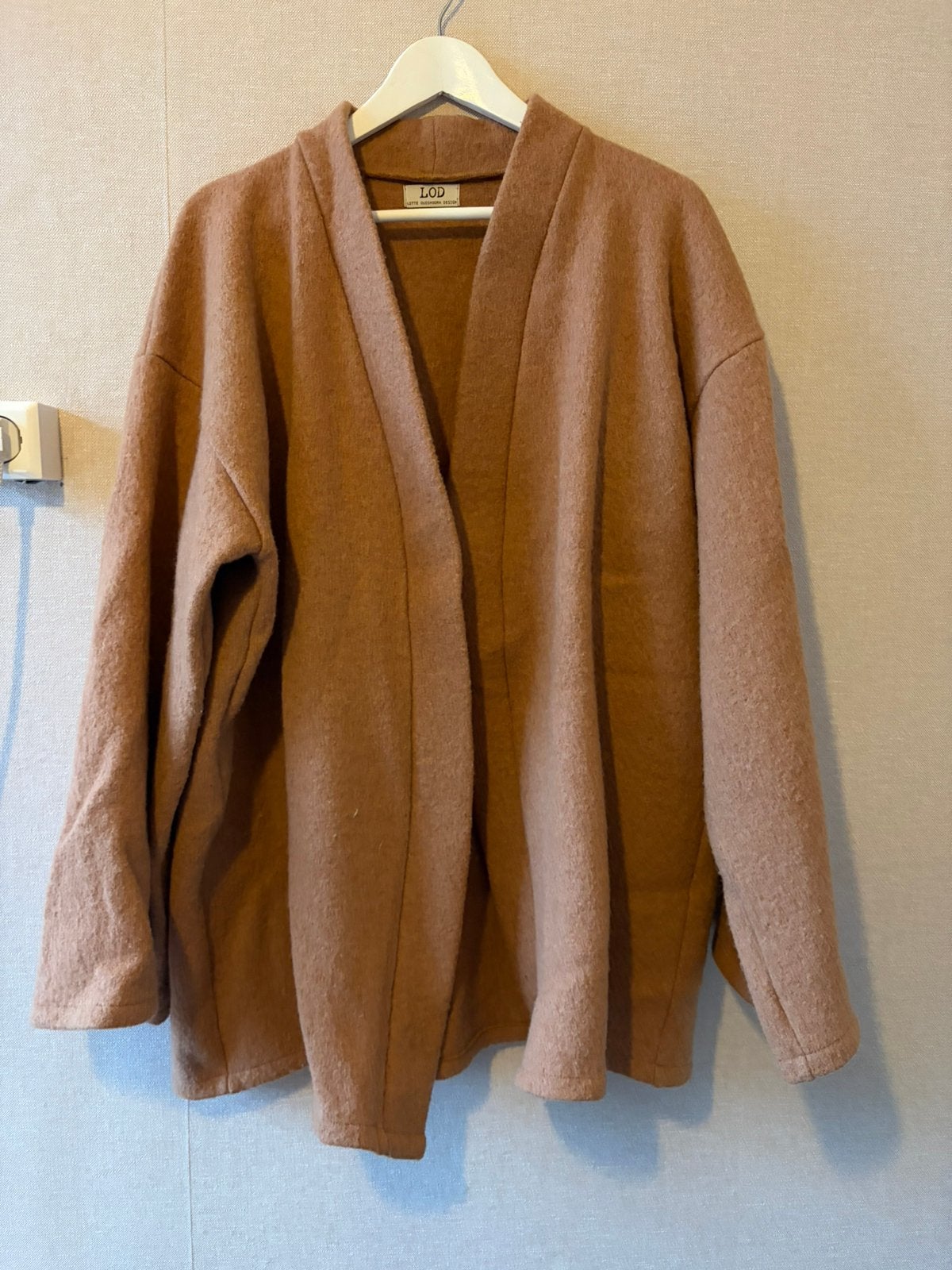 Lod lotte oudhsoorn deisng kimono robe camel wol, Kleding | Dames, Ophalen of Verzenden, Zo goed als nieuw, Beige