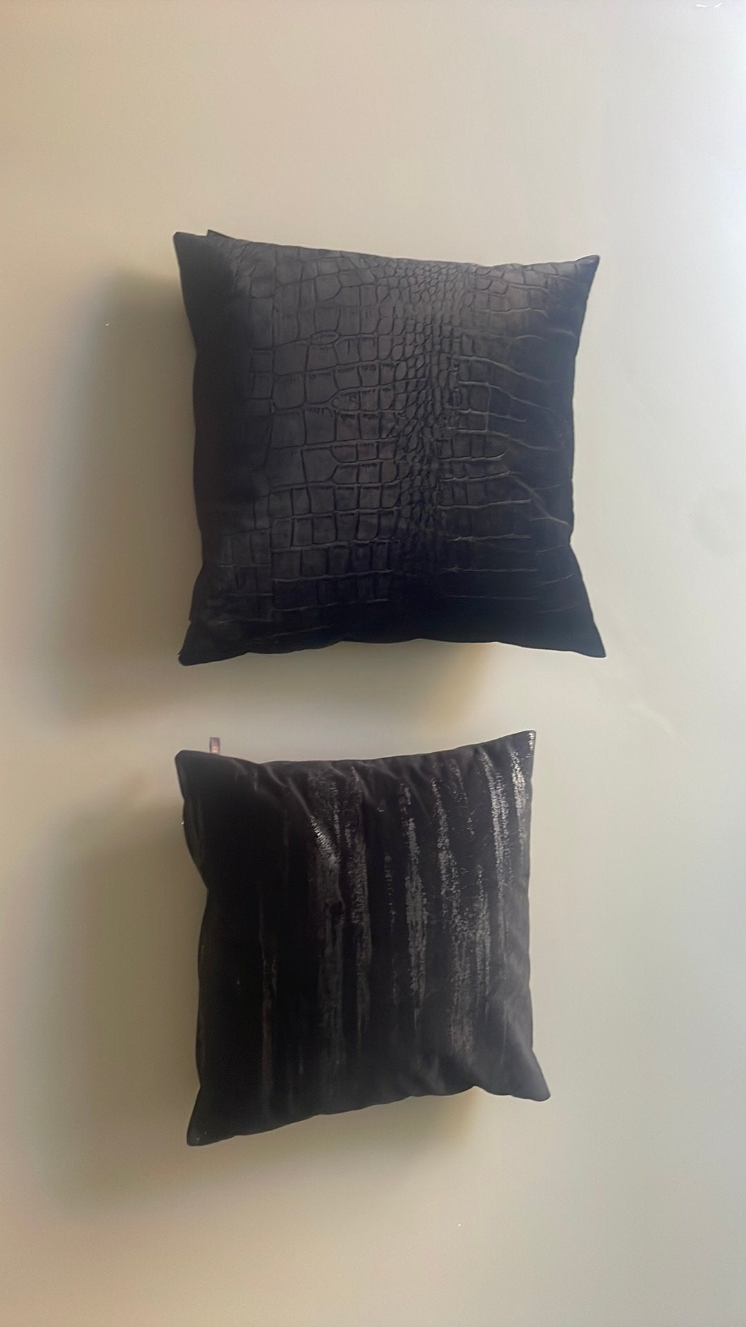 2x kussen claudi 1x 50x50 croco en 1x 40x40, Ophalen of Verzenden, Vierkant