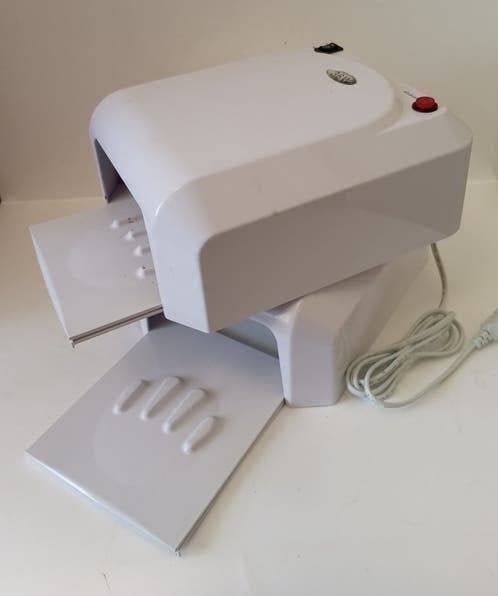 Twee Stuks Nageldroger ( UV-lamp 36 W ), Wit, Ophalen of Verzenden, Zo goed als nieuw, Handen en Nagels