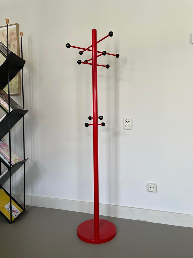 Vintage kapstok retro rood staand met zwarte sputnik bollen, Huis en Inrichting, Woonaccessoires | Kapstokken, Ophalen, Zo goed als nieuw