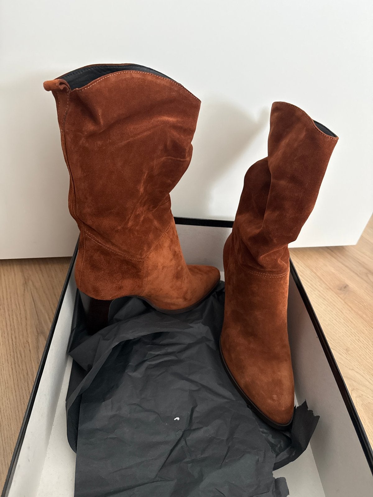 Cognackleurige suède laarzen, maat 40, Kleding | Dames, Ophalen of Verzenden, Zo goed als nieuw, Bruin, Lage of Enkellaarzen