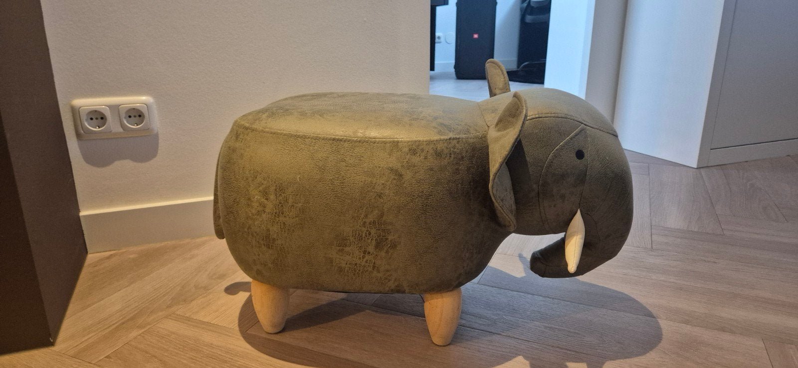 Poef/krukje, olifant, olijfgroen., Ophalen, Zo goed als nieuw