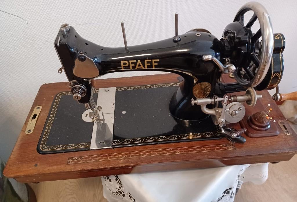 Antieke Pfaff handnaaimachien, Antiek en Kunst, Ophalen