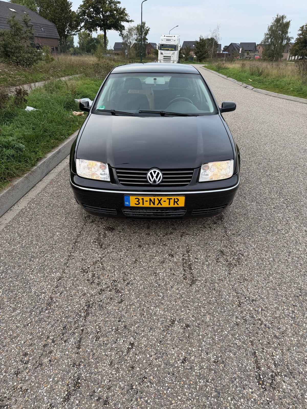 Volkswagen Bora 1.6 77KW 2004 Zwart, Bora, 4 cilinders, Zwart, 1200 kg