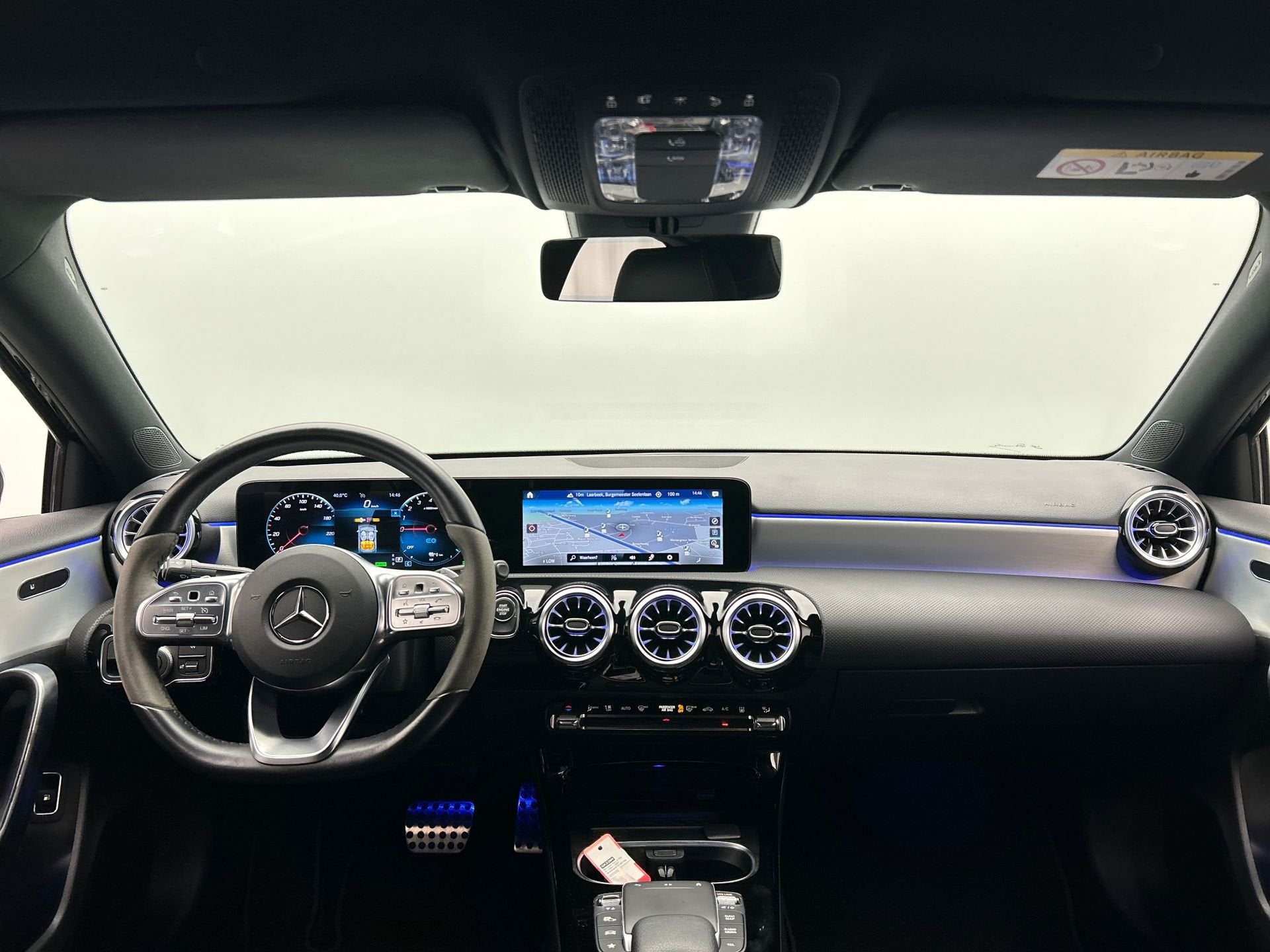 Mercedes-Benz A-klasse 250 e AMG Line | Carplay | Navigatie, Auto's, Mercedes-Benz, Gebruikt, 15 kWh, Zwart, Plug-in hybride