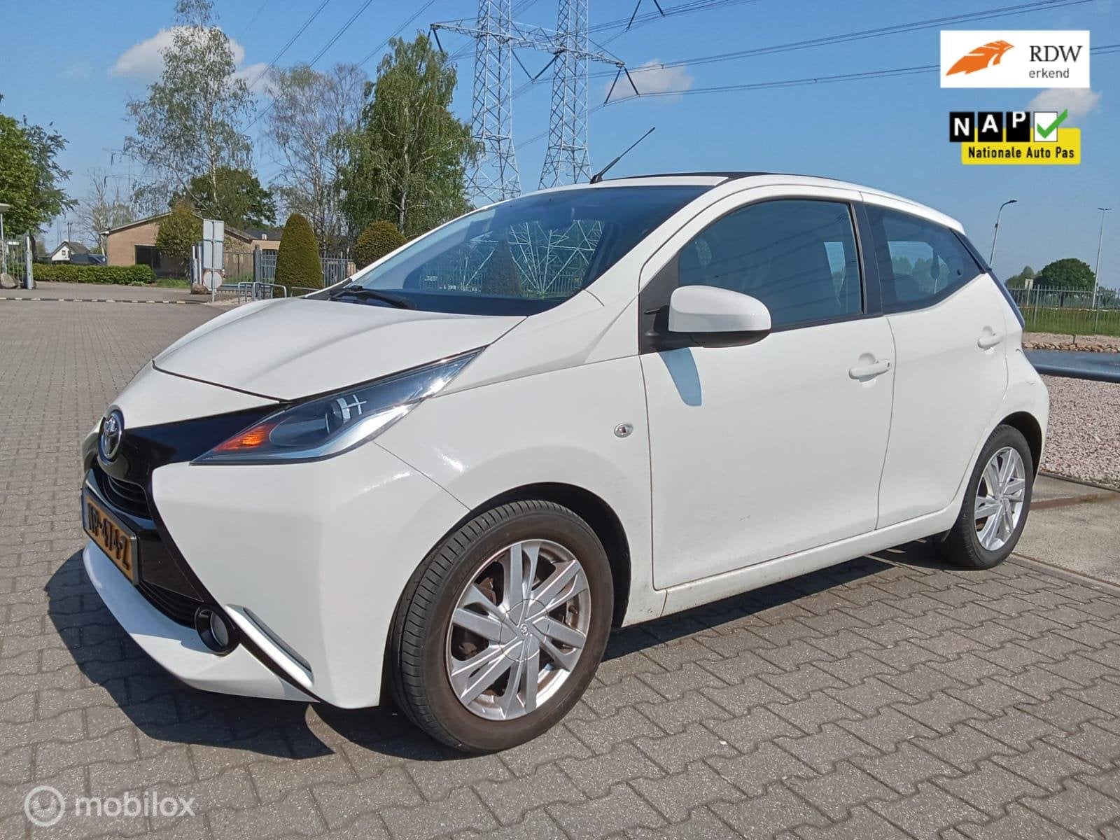 Toyota Aygo 1.0 VVT-i x-play/carbio-top/airco, Stof, Gebruikt, Euro 6, 4 stoelen
