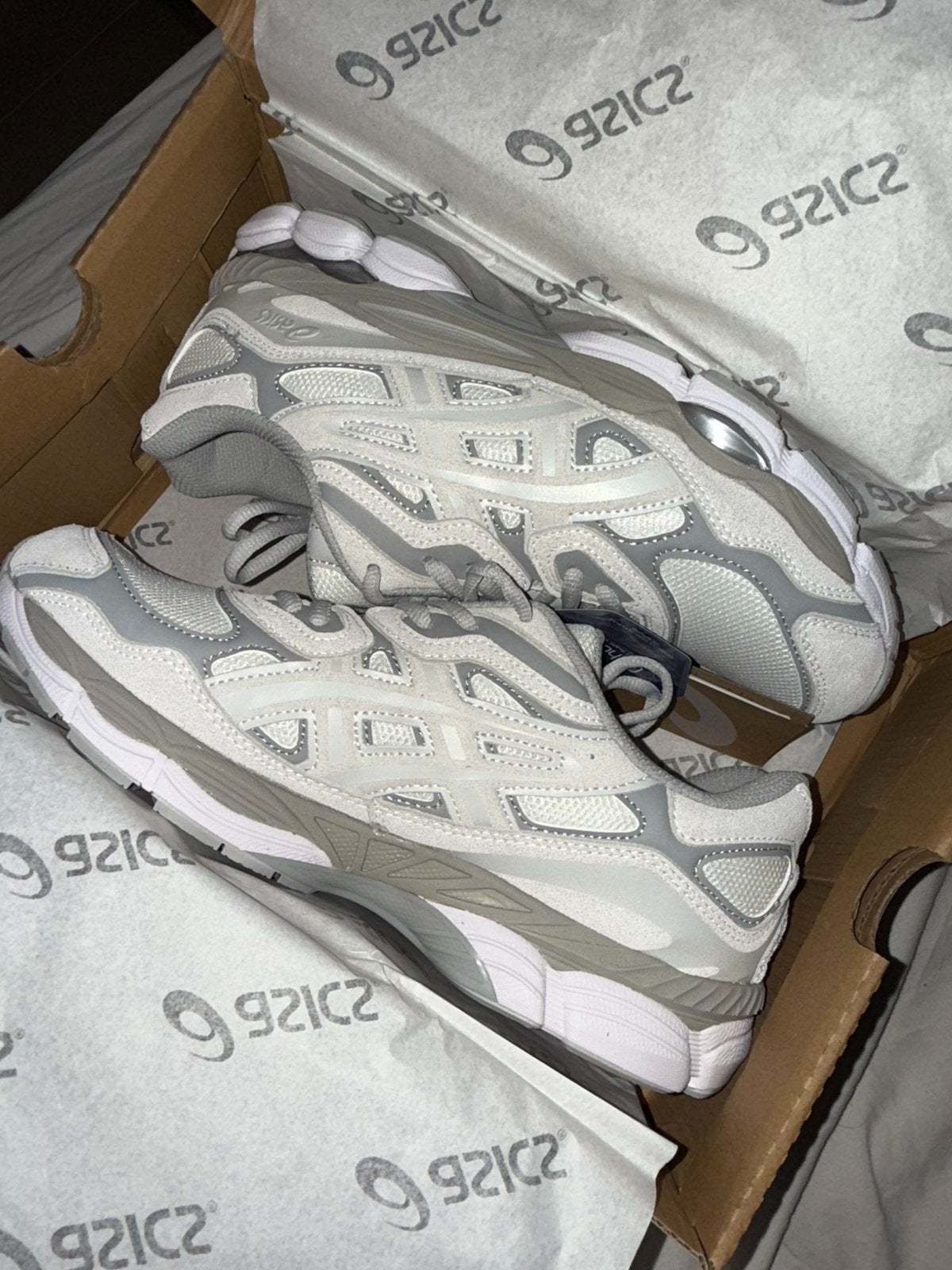 Asics Gel-Nyc wit-grijs, Verzenden, Wit, Sneakers of Gympen, Zo goed als nieuw