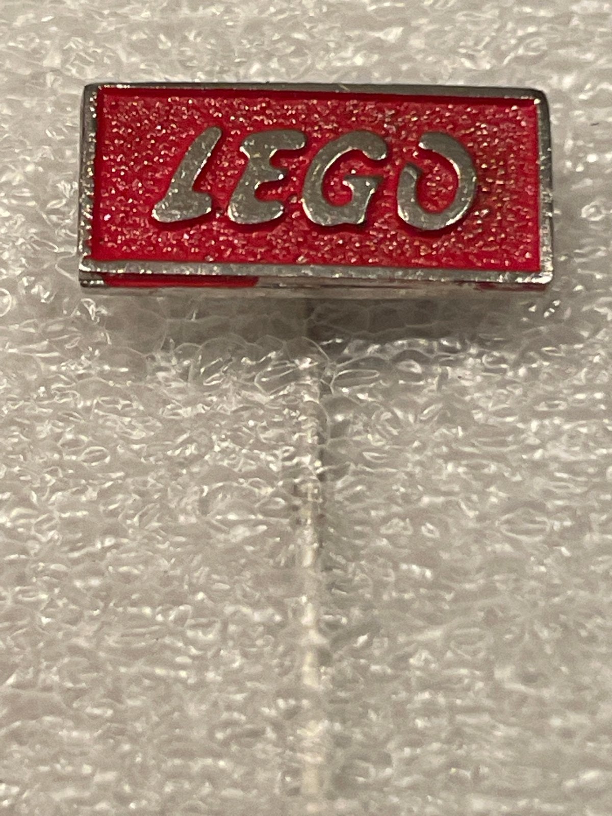 Vintage LEGO speldje - Rood met zilveren letters, Verzamelen, Ophalen of Verzenden, Gebruikt