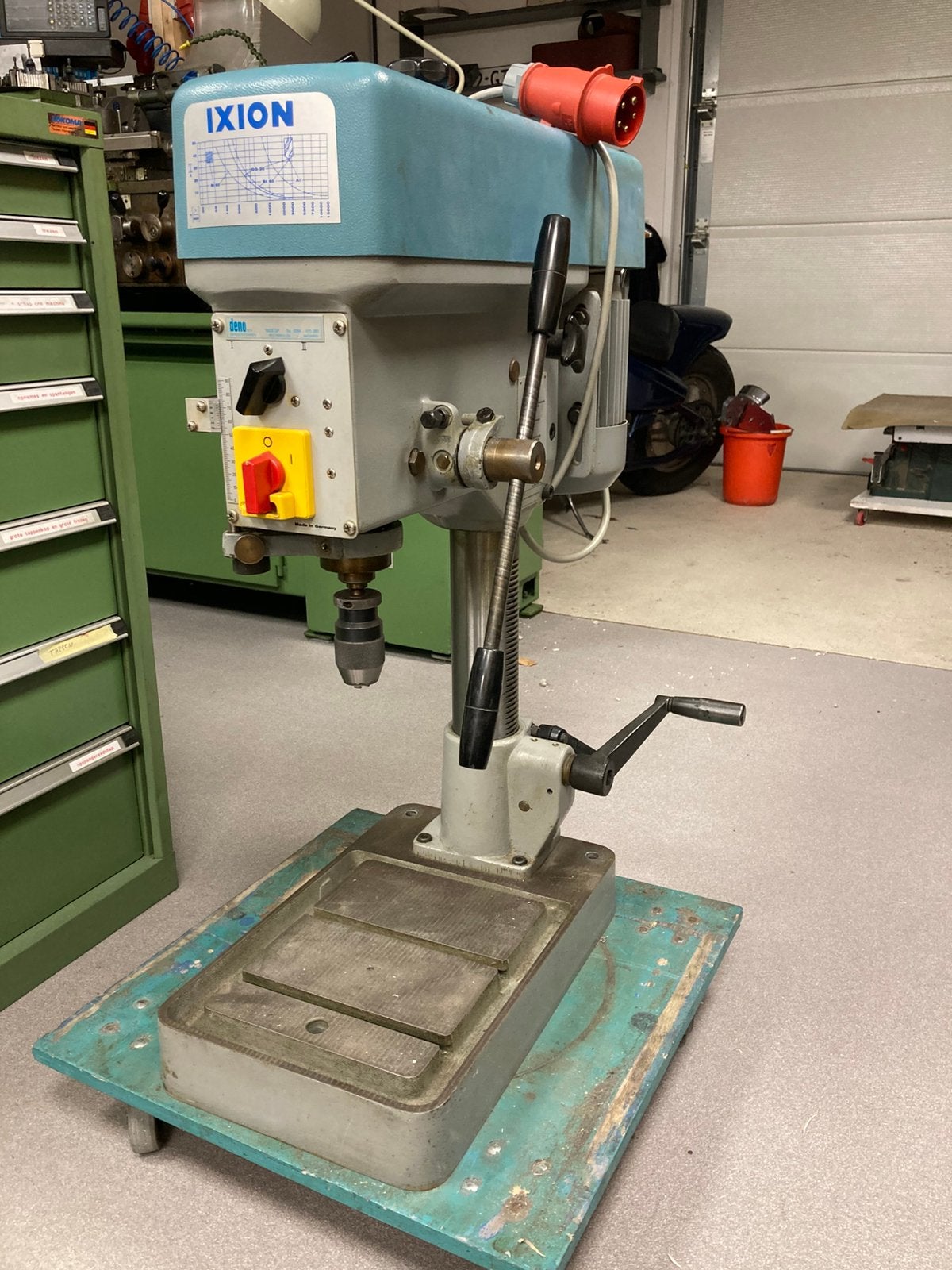 Boormachine Ixion BT15 kolomboor., Ophalen, Zo goed als nieuw, Boormachine, Variabele snelheid