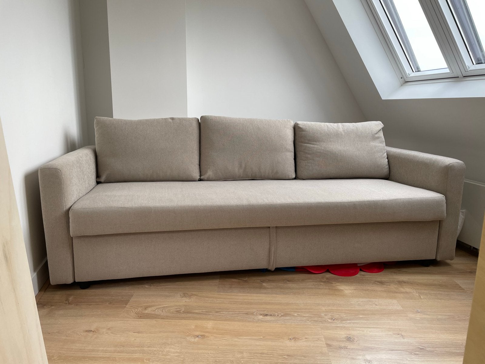 IKEA FRIHETEN slaapbank - beige, zo goed als nieuw, Huis en Inrichting, Ophalen, Beige, Tweepersoons, 140 cm