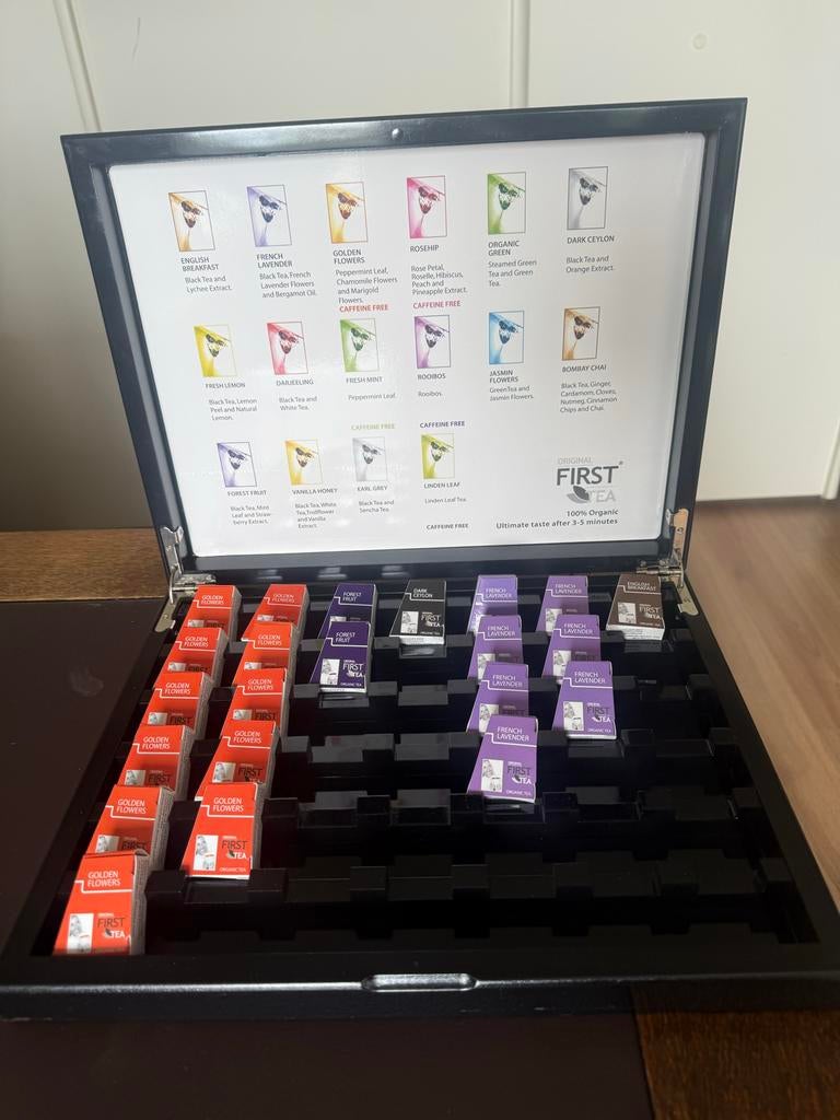 First Tea theedoos met diverse smaken, Gebruikt, Hout, Ophalen of Verzenden, Zwart