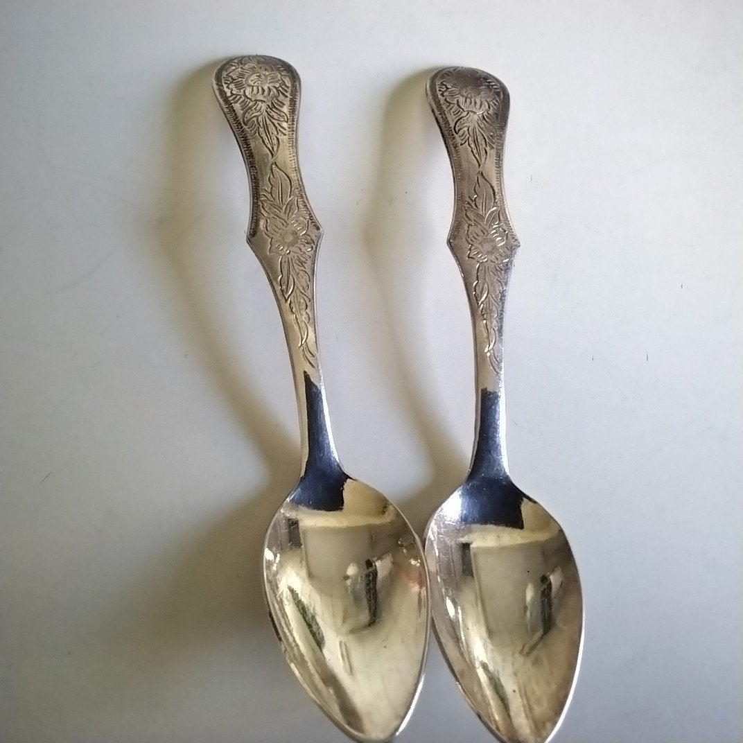 2 verzilverde lepeltjes Bayer en posthoorntje, Antiek en Kunst, Ophalen of Verzenden