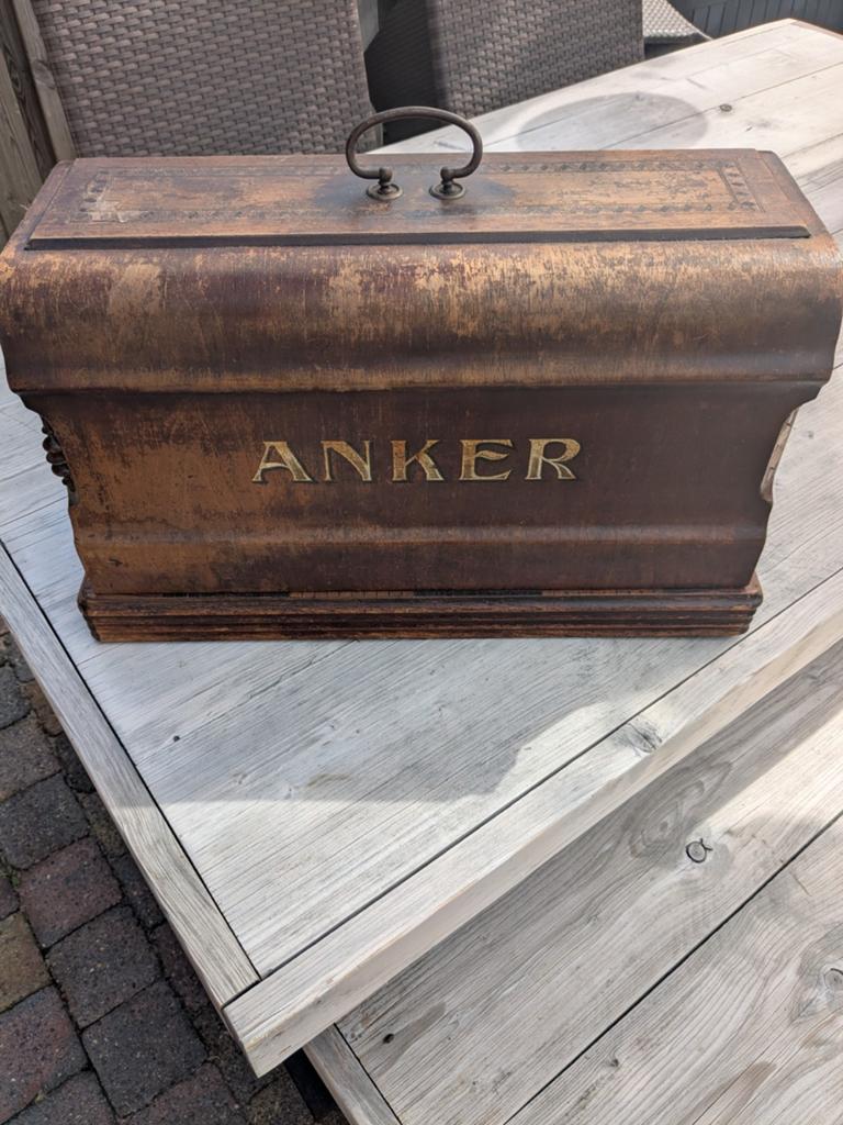 Oude Anker naaimachine, Ophalen