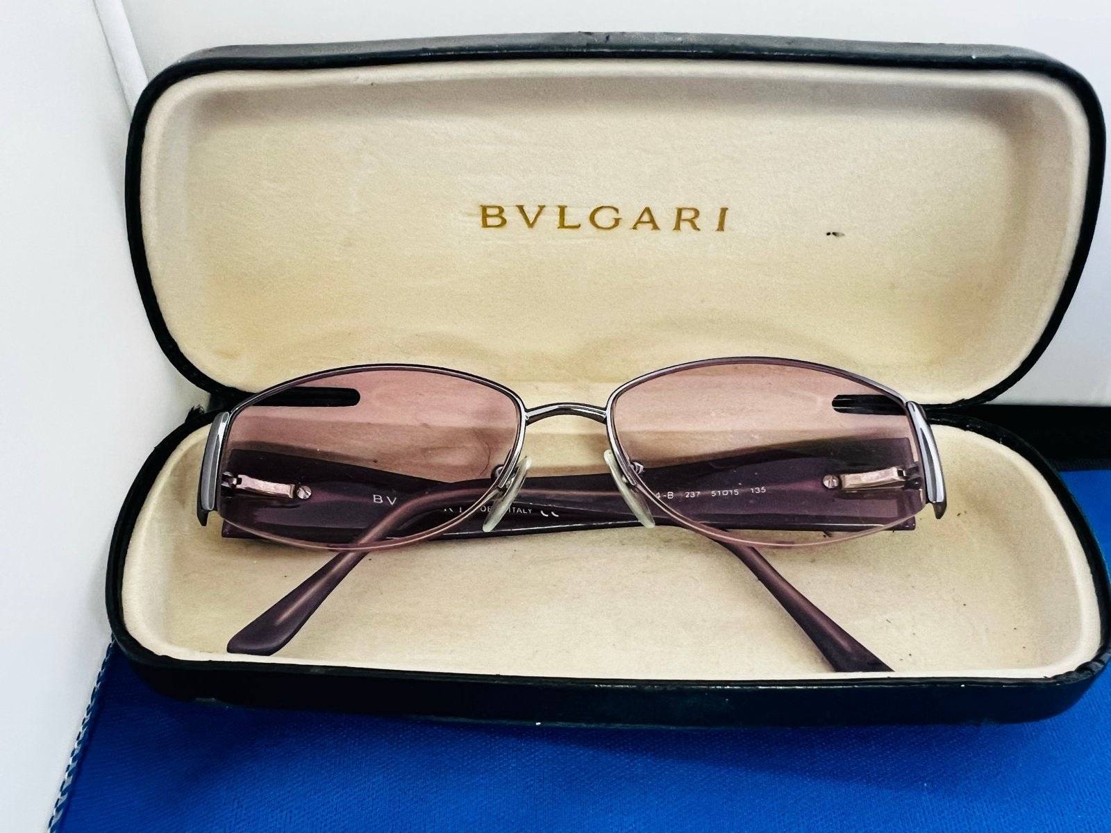 Stijlvolle Bvlgari  bril met paarse glazen en details, Overige merken, Gebruikt, Zonnebril, Paars