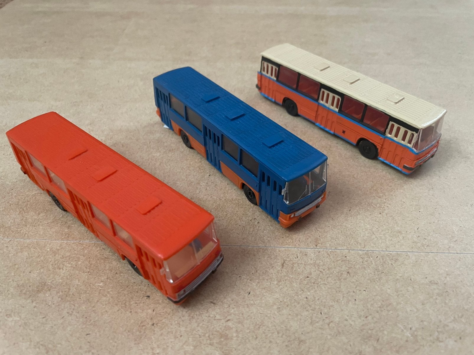 model 3 x Ikarus 260 stadsbus S.E.S. DDR 1/87, Ophalen of Verzenden, Gebruikt, Bus of Vrachtwagen